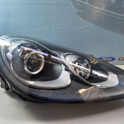 2015-2018 PORSCHE CAYENNE RIGHT XENON HEADLIGHT 