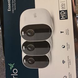 Arlo Essential Wireless Security Cameras 3