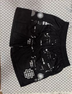 Eric Emmanuel basic shorts black skyline