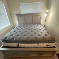 Jeromes King Size Mattress And Frame W/ Drawers