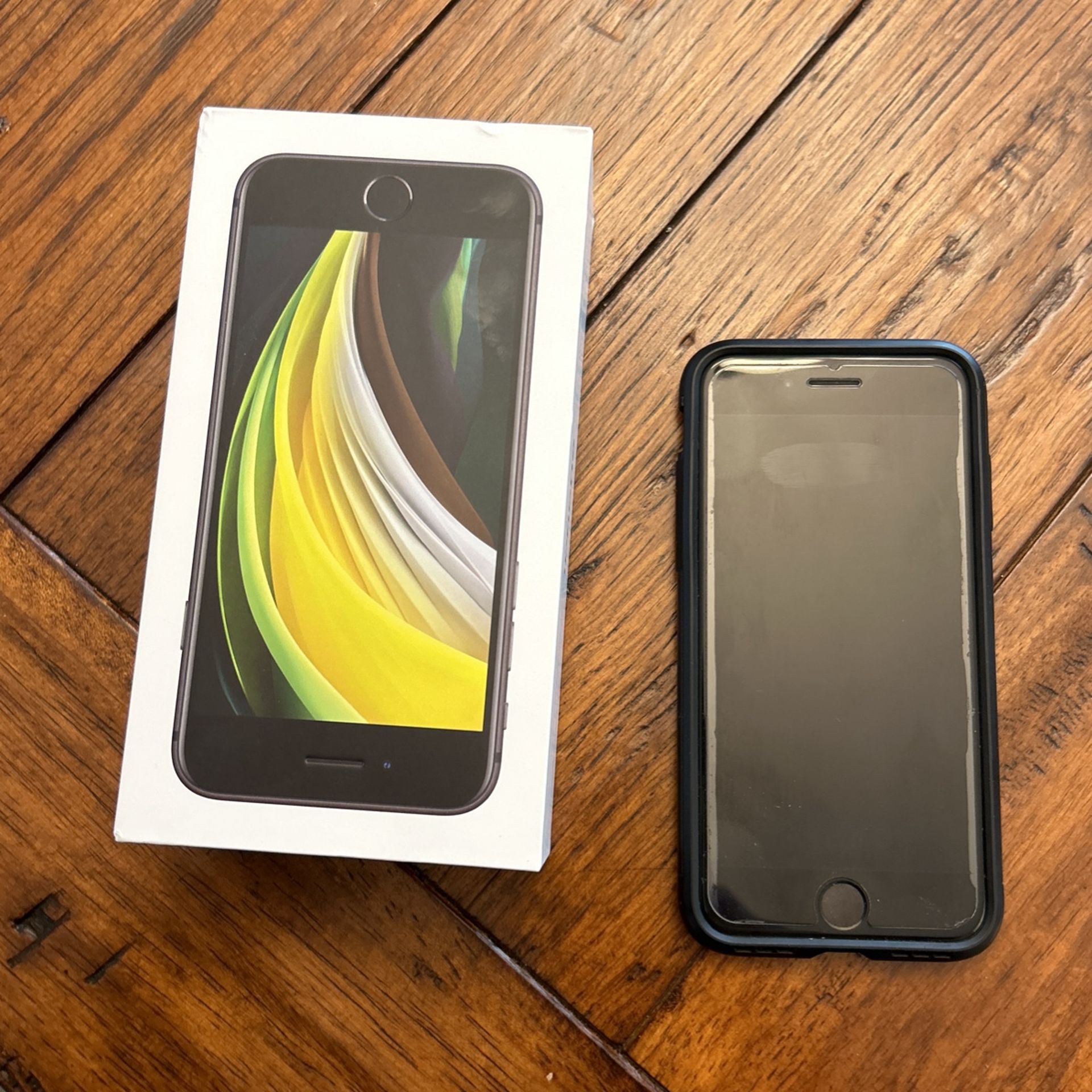 iPhone SE 64 gb 2nd Gen 1-owner Good Condition. Pickup Brentwood