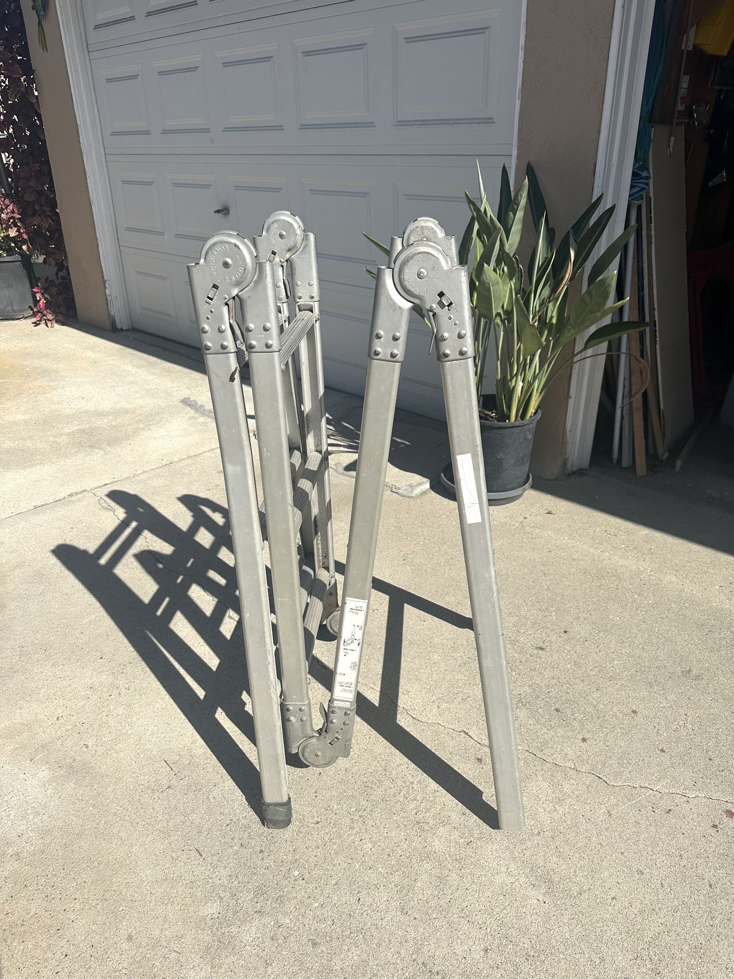 Heavy Duty Folding Ladder 12’