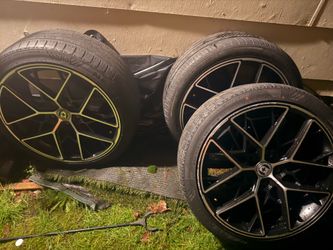 4 tires 70%good. 750$