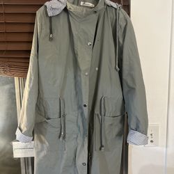Women’s Rain Shell Medium Trench coat $20