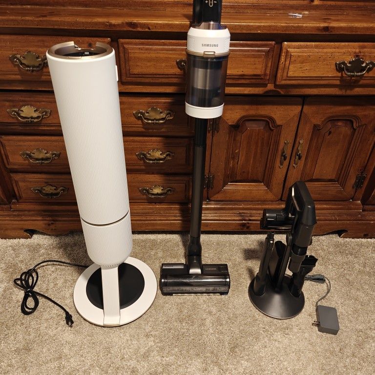 Samsung Jet 70 Pet Cordless Stick Vacuum with Clean Station Home Bundle