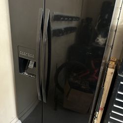 Maytag Refrigerator / Freezer w/ Icemaker