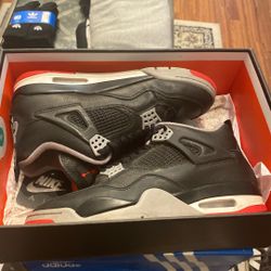 Air Jordan 4 Retro Size 8.5.
