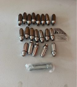 tundra wheel lugs /key