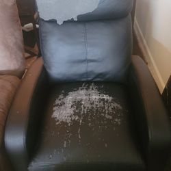 4 Recliner Chairs