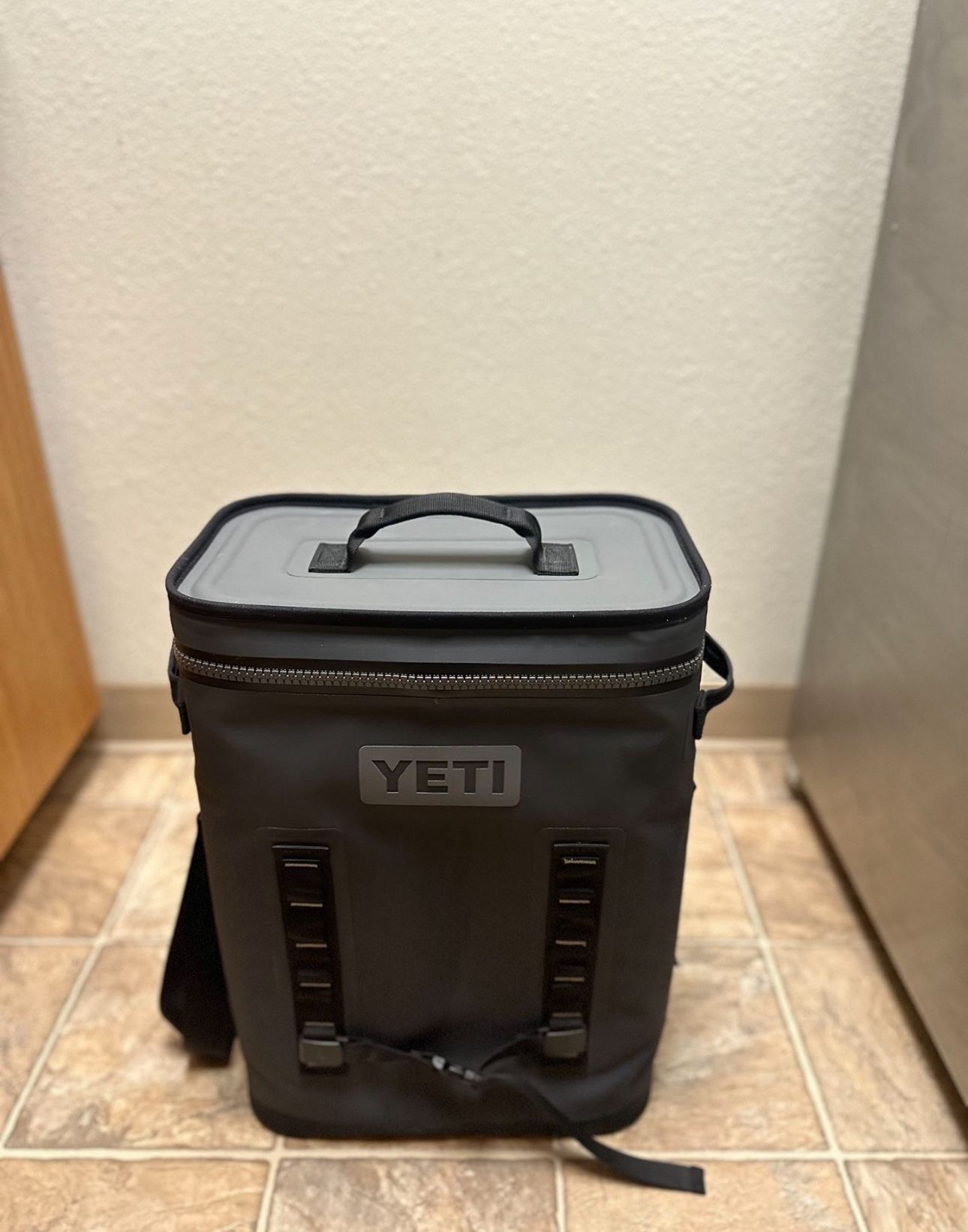 YETI Hopper Backflip 24