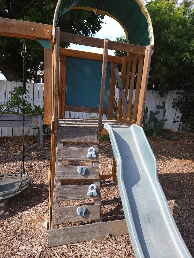 Outdoor Kids Swing Set w/slide