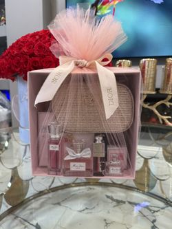 Dior Parfum Set 💕 FIRM PRICE NO TRADES BRAND NEW ! 