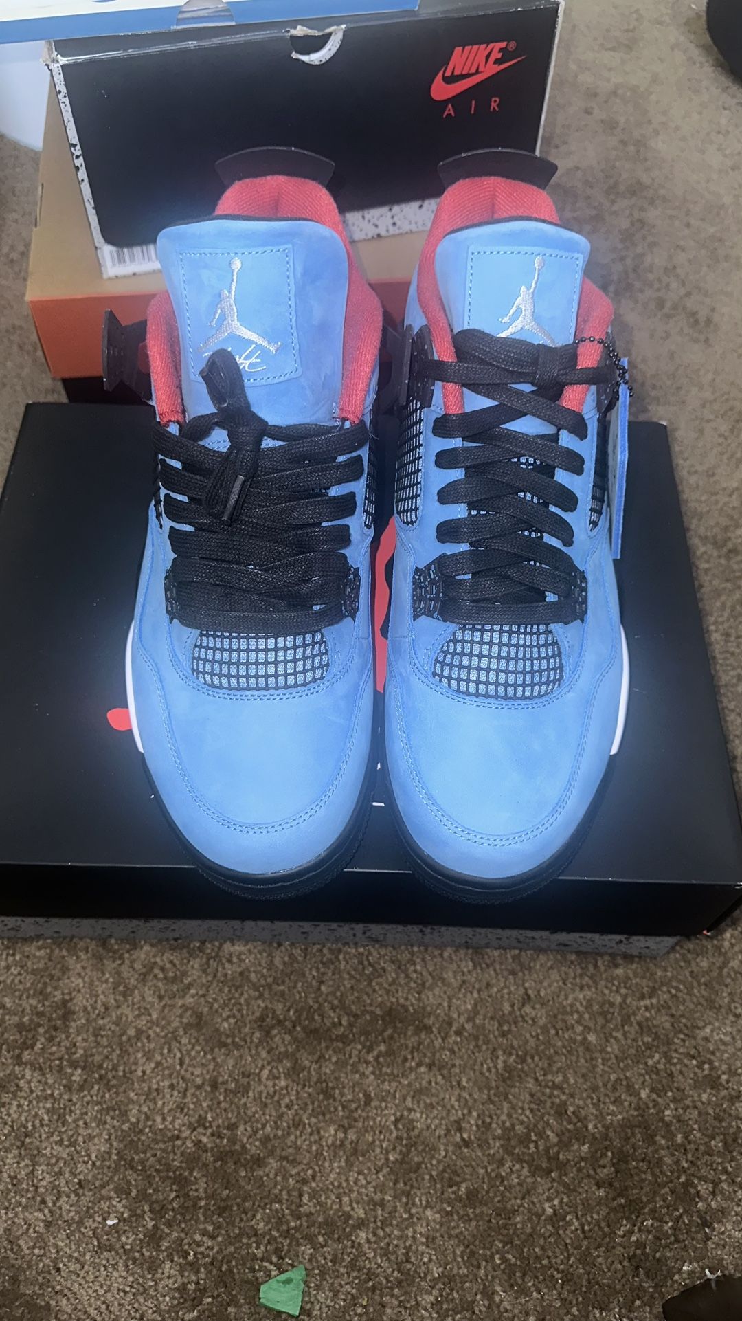 Travis Scott Jordan 4