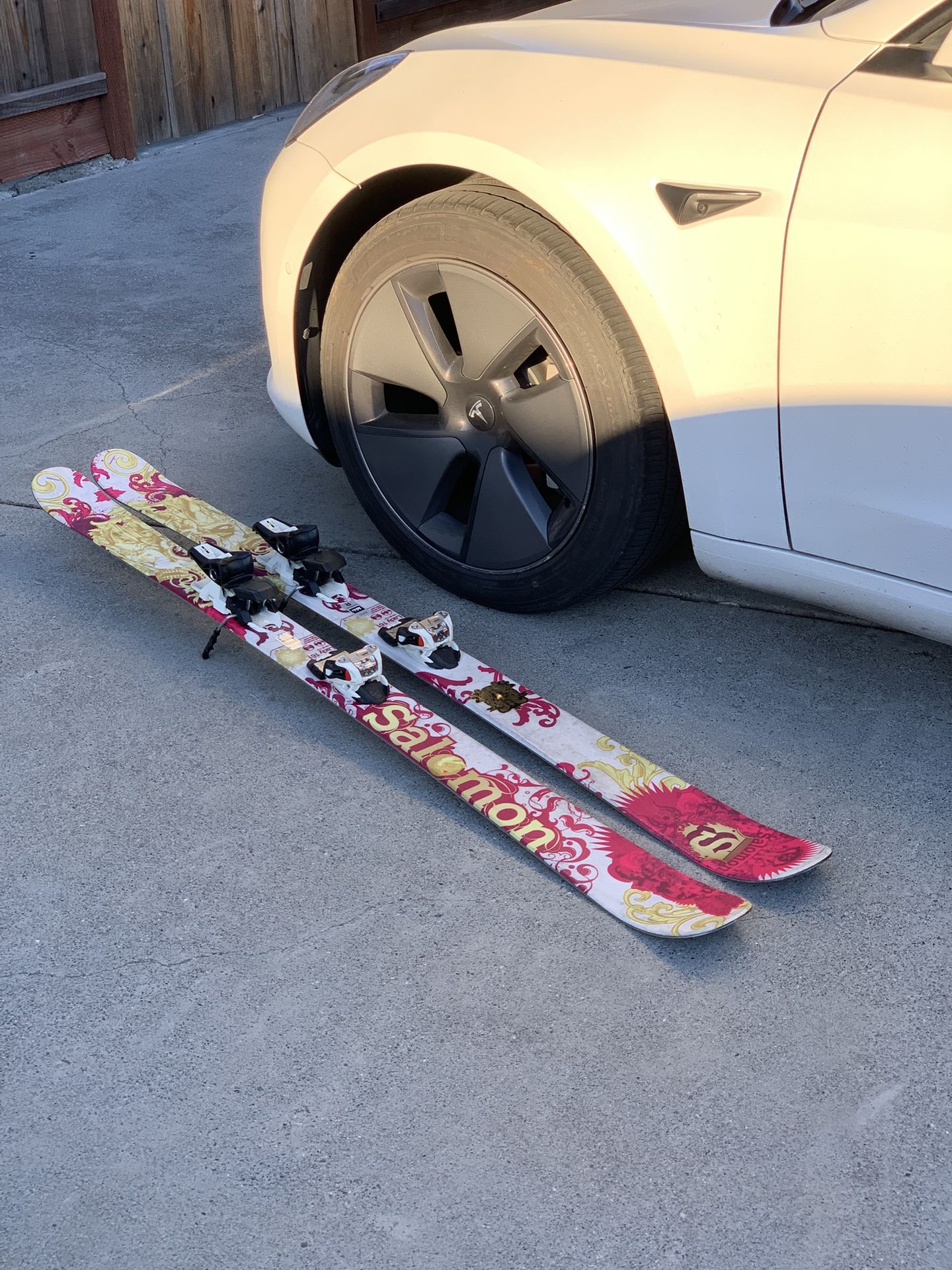 Salomon Skis LADY 161 cm with Rocker all mountain with Salomon Z10 ski bindings