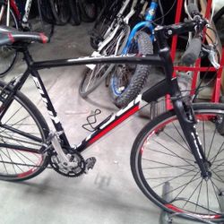 Fuji Absolute 2.0 Road Bike