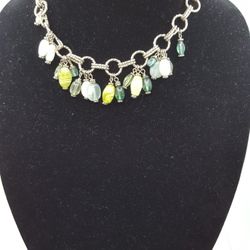 Vintage Necklaces,  Costume Jewerly Green. In Great Vintage Condition, Adaptable to any Size, silver & Green color.
