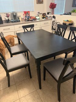 Kitchen table and 6 chairs