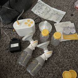 Medela Breast Pump With Accessories