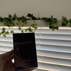 Valentino (born in Roma) Perfume
