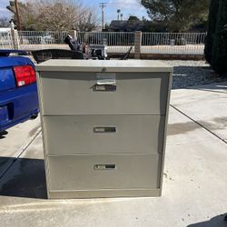 3-Drawer Lateral Filing Cabinet! 