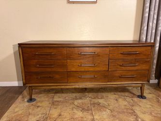 MCM Basset Dresser