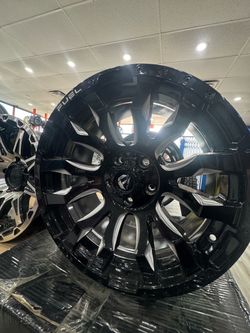 18” fuel blitz gloss black milled 5x127