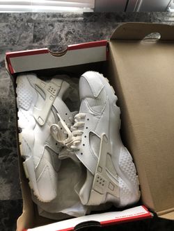 White nike huaraches run size 7y