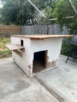Free dog house