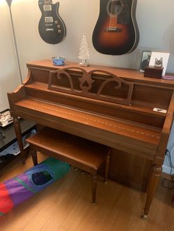 Kawai 606 Console Upright Piano