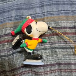 Vintage 80s Snoopy Peanuts Christmas Ornament
