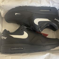Supreme®/Nike® Air Max 1 Size 10.5