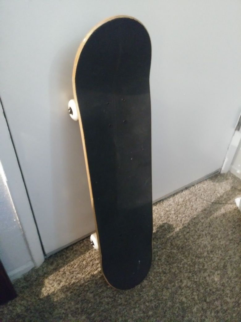 Moving🎉| Cal 7 Skateboard 7.75
