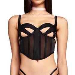 https://offerup.com/redirect/?o=SS5BTQ==.GIA Black corset top 