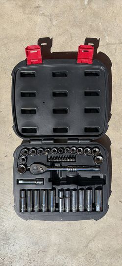 Husky Ratchet & Socket Mechanic Tool Set
