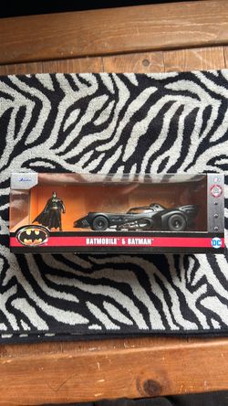 Jada DC Batman Batmobile & Batman Die Cast Set
