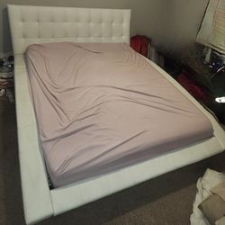 Bed Frame (Queen-White)