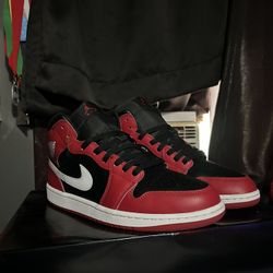 Jordan 1 Mid Gym Red Black