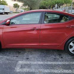 EN VENTA: Hyundai Elantra 2012 – Confiable y Económico