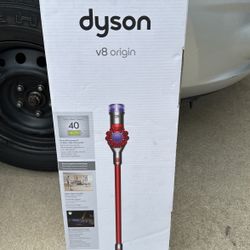 Dyson V8 Vacuum brand New