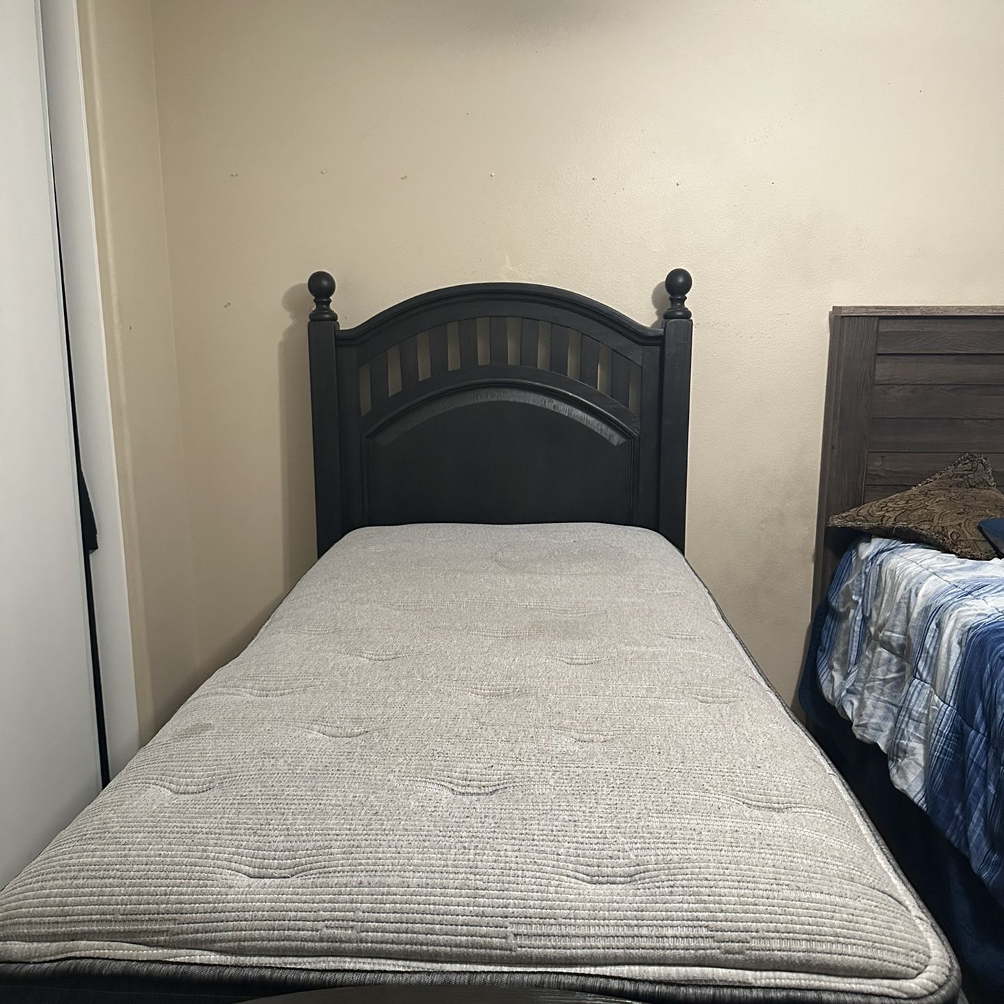 Twin Bed & Mattress( Beautyrest )