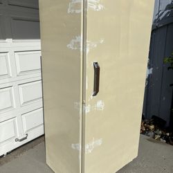 Free Stand Up Deep Freeze Montgomery Ward Freezer