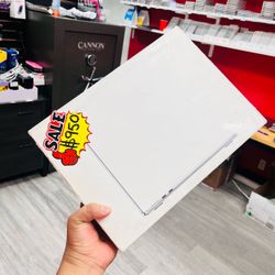MacBook Air 13inch M3 chip 256GB 8GBRAM