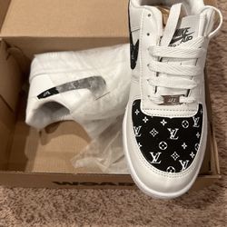 Tennis Shoes Black And White 8.5