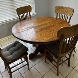 Kitchen Table And 4 Chairs 