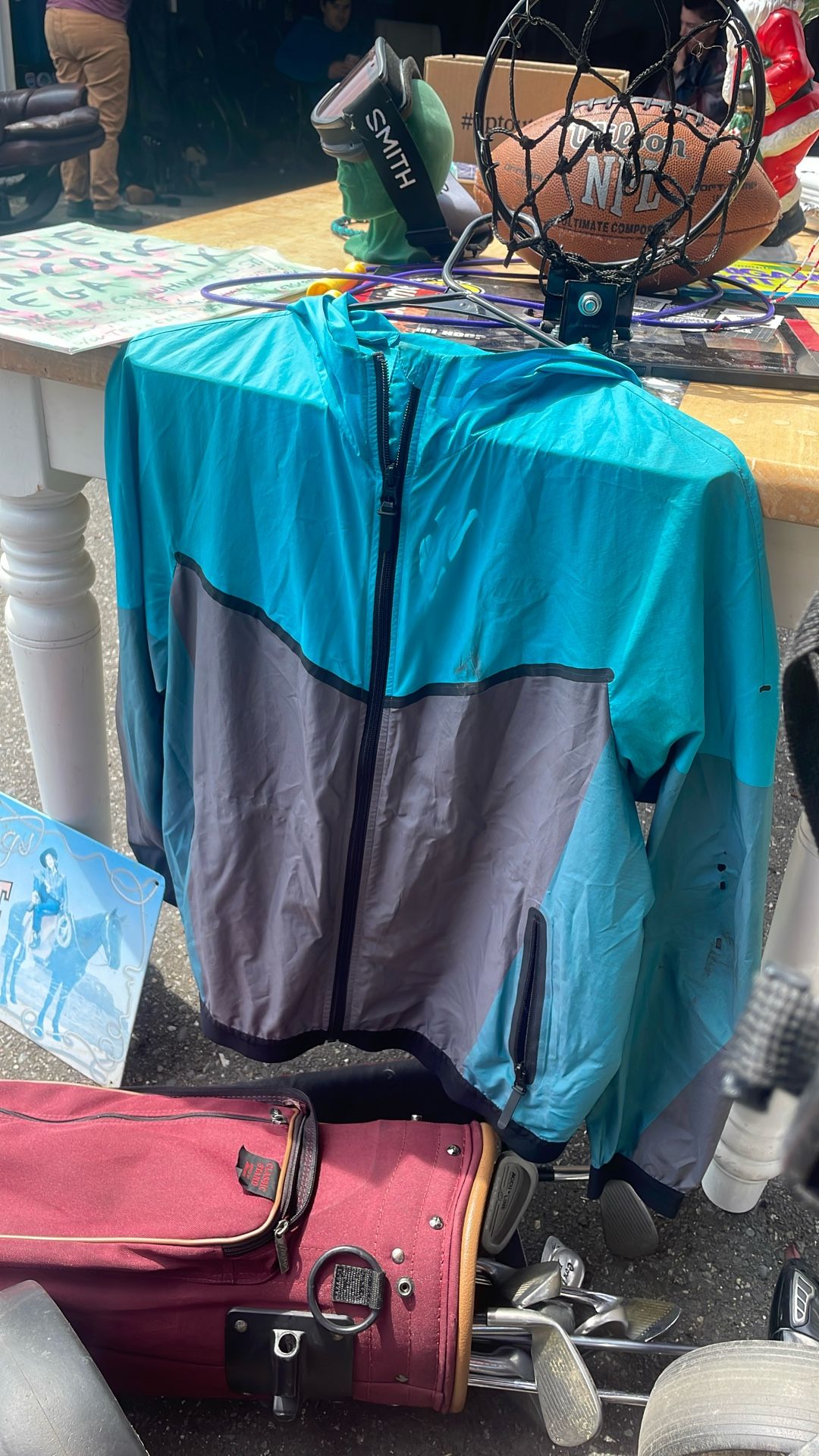 Women’s Large Nike Tech Windbreaker