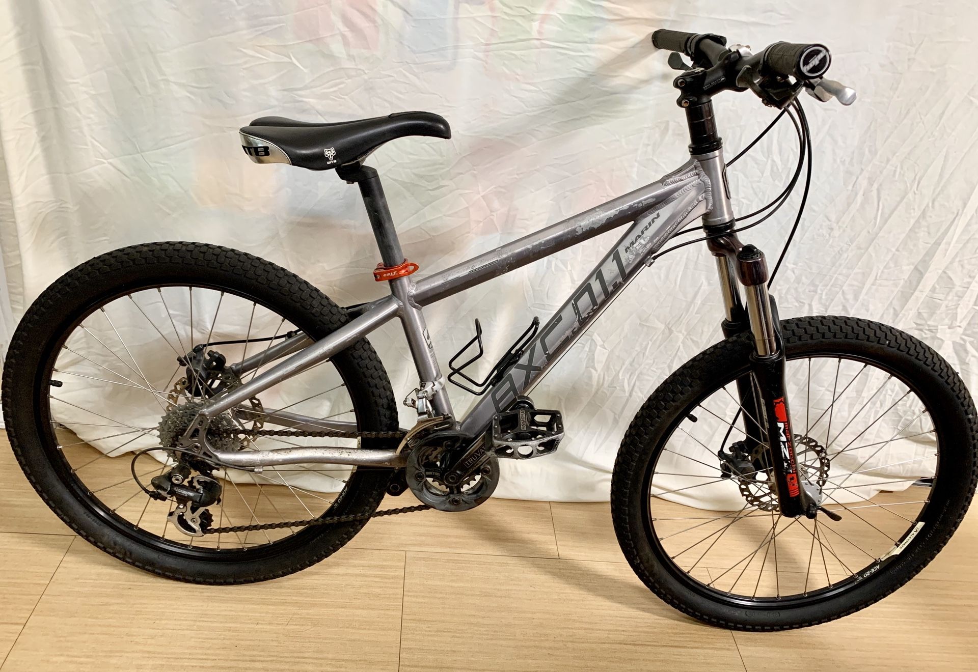 Marin Wildcat Trail AXC.01.1 Mountain Bike 26”. Frame 7005 Alloy, 3X Butter. Frame size 14”. It’s 8gears, disc brakes in front &rear. Nothing’s wrong