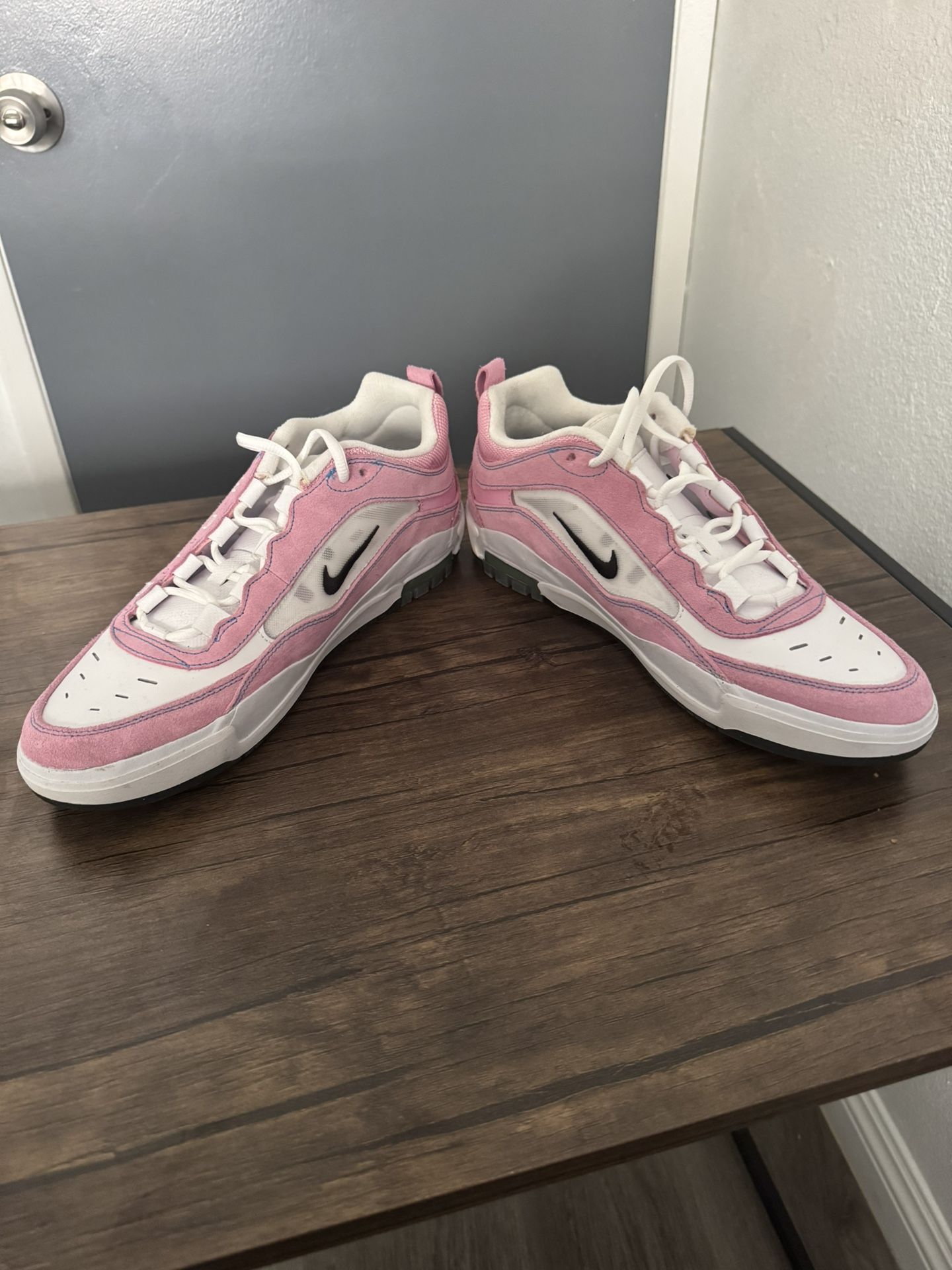 BRAND NEW Nike Air max Ishod Wair