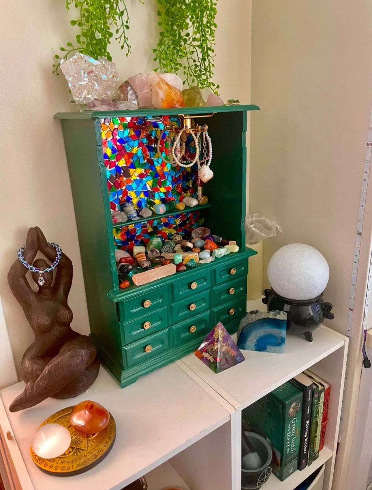 Jewelry Chest / Crystal Altar