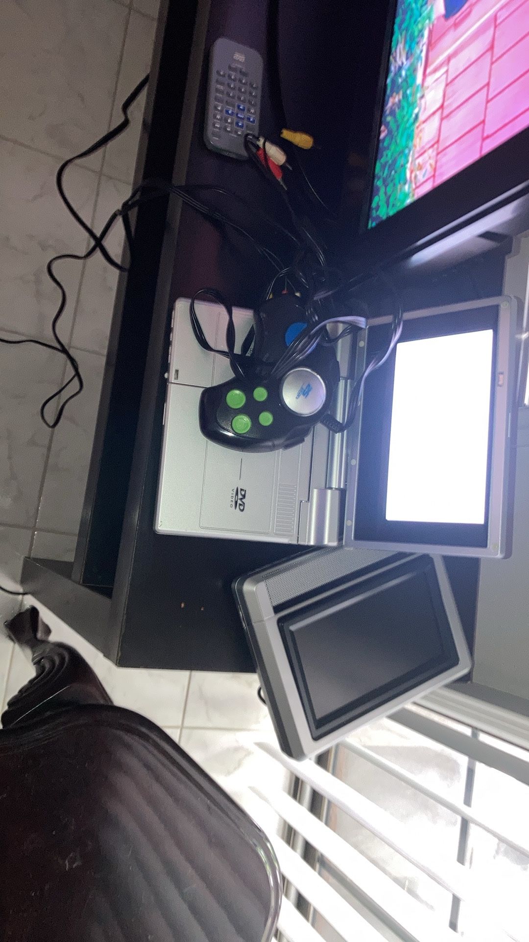 dvd for car has controller 25 games