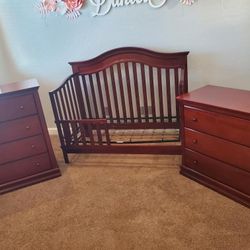 Savannah Tori Convertible Crib 3 piece set Cherry